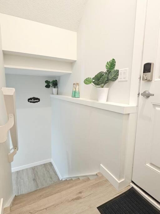Cozy Suites In Calgary Area Balzac Bagian luar foto