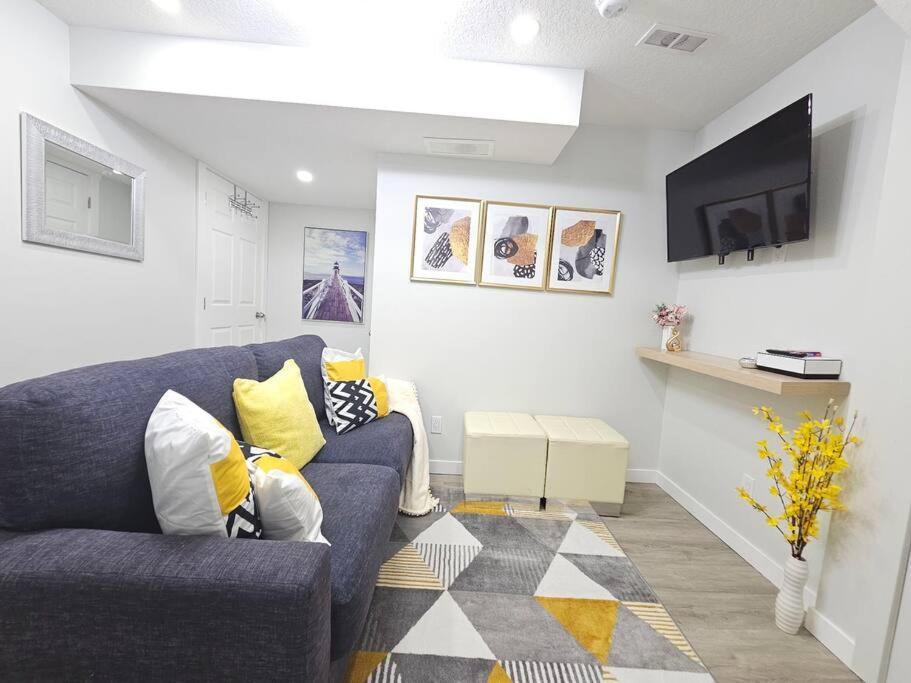 Cozy Suites In Calgary Area Balzac Bagian luar foto