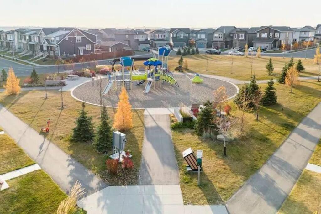 Cozy Suites In Calgary Area Balzac Bagian luar foto
