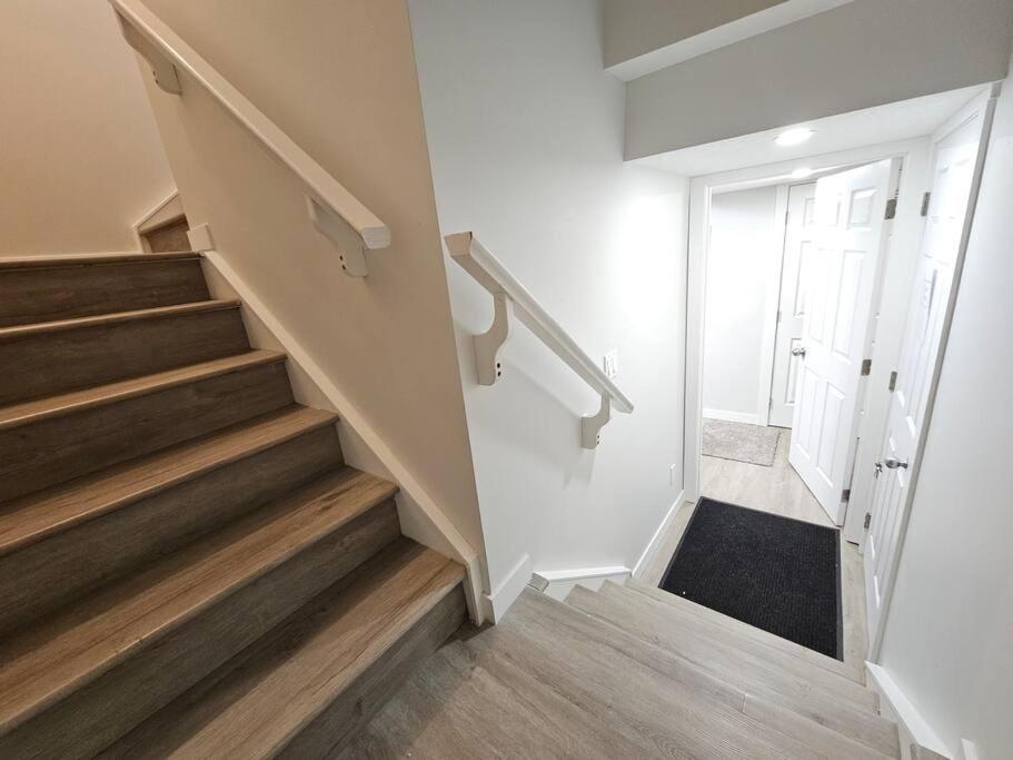 Cozy Suites In Calgary Area Balzac Bagian luar foto