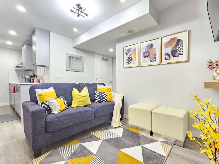 Cozy Suites In Calgary Area Balzac Bagian luar foto